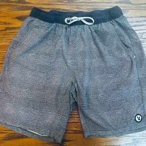 Vuori Kore Short 7” Grey Herringbone